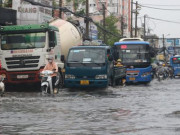 Tin tức trong ngày - TP HCM: Đường thành sông sau cơn mưa lớn cuối tuần