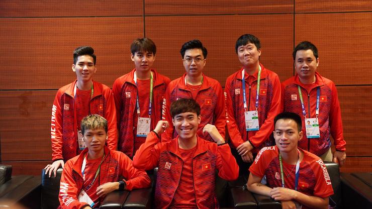 Đội tuyển Việt Nam rất hào hứng trong ngày khai mạc.