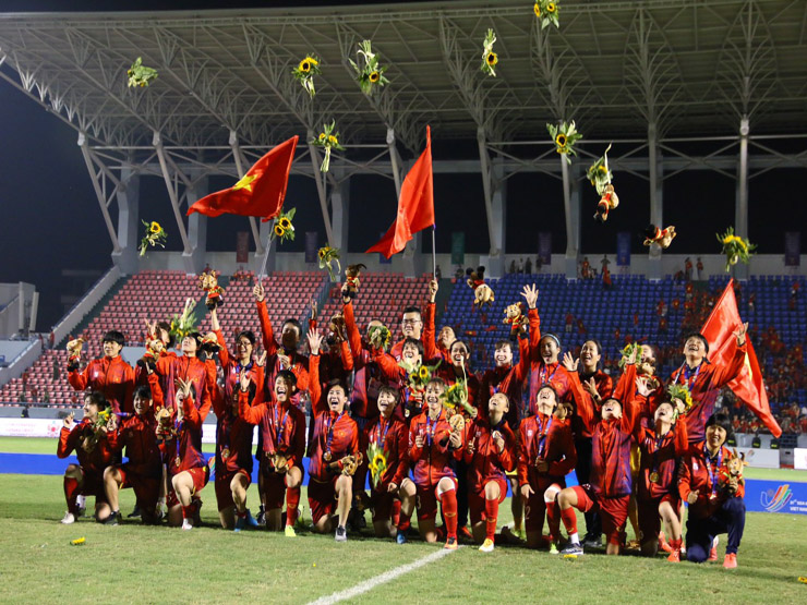 ĐT nữ Việt Nam trên đỉnh cao Đông Nam Á: Trao huy chương, ăn mừng 7 HCV SEA Games