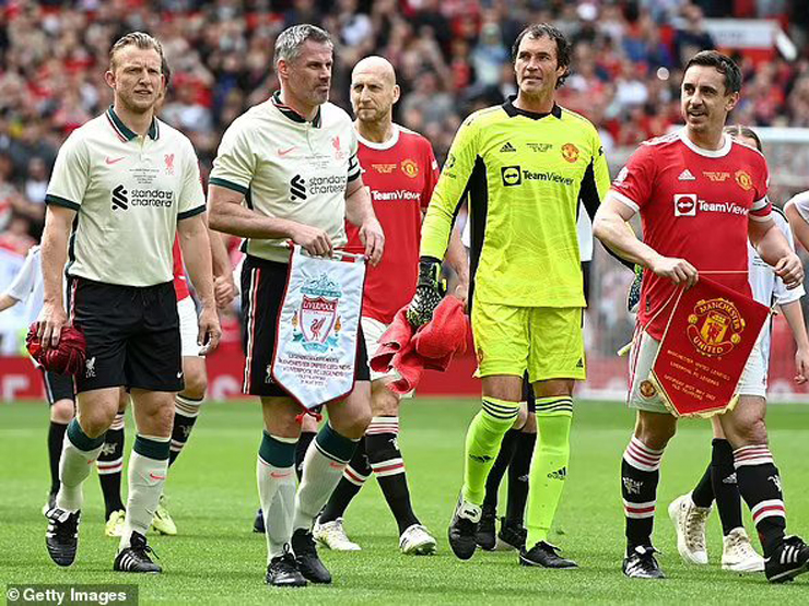 Video bóng đá huyền thoại MU - Liverpool: Hiệp hai tưng bừng, siêu phẩm đá phạt