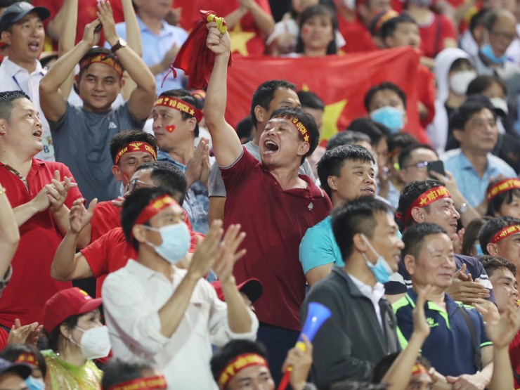 Trực tiếp không khí ăn mừng ở ”chảo lửa” Mỹ Đình: Vỡ òa vì Mạnh Dũng xé lưới U23 Thái Lan