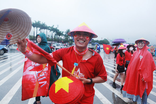 Triệu trái tim bùng nổ khi Mạnh Dũng ghi tuyệt phẩm vào lưới U23 Thái Lan - 9