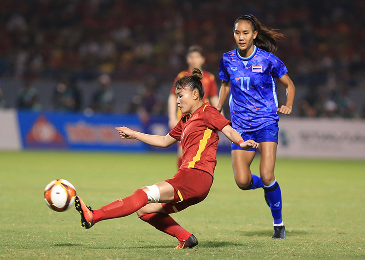 Đội tuyển nữ Việt Nam đối đầu với Thái Lan trong trận chung kết bóng đá nữ SEA Games 31 diễn ra tối ngày 21/5 với gần một nửa đội hình còn gặp chấn thương, phải băng bó ở chân, trong đó hầu hết là các trụ cột quan trọng.