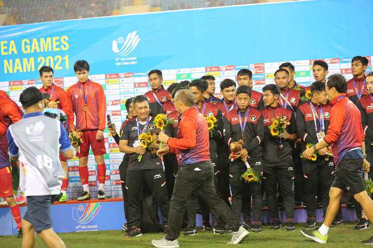 Trao giải U23 Việt Nam nhận HCV SEA Games: Ngất ngây trên đỉnh  Đông Nam Á - 1