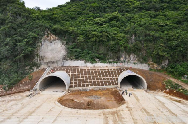 Một trong những hạng mục quan trọng tại gói thầu XL10 chính là hầm Tam Điệp đang trên đà “chạm tay” đến điểm đích.