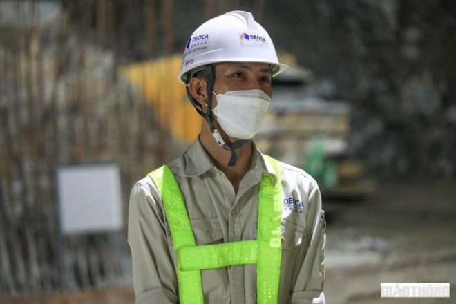 Theo ông Vương Thanh Hà, Phó Chỉ huy trưởng công trình hầm Thung Thi (Tập đoàn Đèo Cả), hiện, công trình hầm Thung Thi được tổ chức hơn 10 mũi thi công với tổng số gần 200 kỹ sư, công nhân. Thời gian làm việc được duy trò 24/7 với hai ca làm việc: 6h - 18h và 18h - 6h sáng hôm sau.