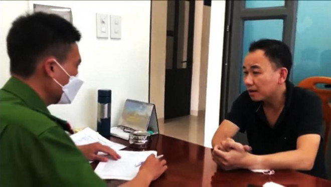 Phạm Văn Nam tại cơ quan điều tra. Ảnh: Bích Thuận