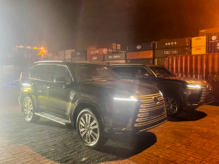 Bộ đôi Lexus LX600 Ultra Luxury đầu tiên cập cảng Việt Nam, giá bán hơn 13 tỷ đồng