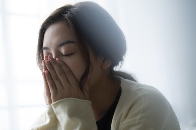 Cả hai vợ chồng cùng đi làm có lương đấy mà cuộc sống vẫn còn eo hẹp quá. (Ảnh minh họa)