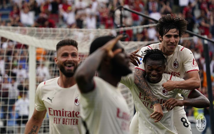 AC Milan đăng quang Serie A 2021/22