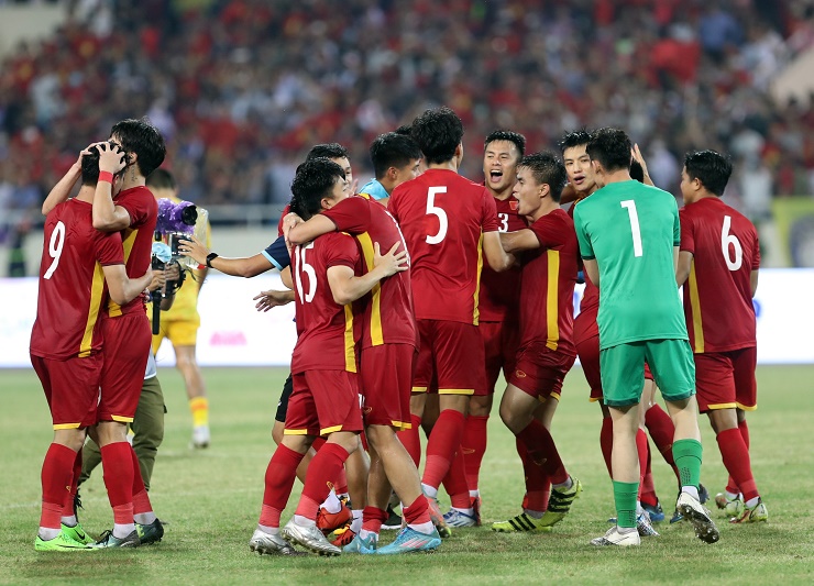 Các cầu thủ U23 Việt Nam chia vui cùng nhau sau khi mang về tấm HCV bóng đá nam&nbsp;SEA Games 31