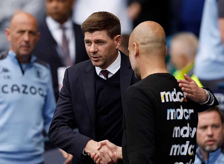 Steven Gerrard rất được các fan
Liverpool chờ đợi sẽ lật đổ Pep Guardiola tại Etihad