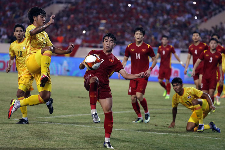 Lê Văn Đô (số 7) giúp U23 Việt Nam giữ sạch lưới cả 6 trận tại SEA Games 31