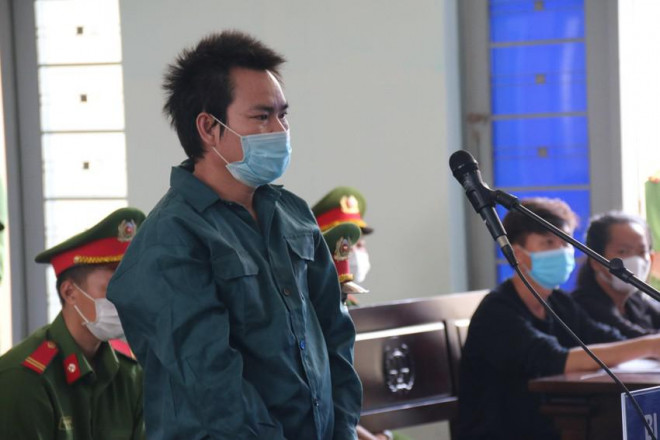 Bị cáo Nguyễn Văn Ngọc nghe tuyên án. Ảnh: NT