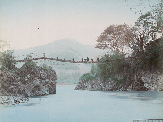 Cây cầu Hancing đầy ấn tượng (Gần núi Phú Sĩ).  

