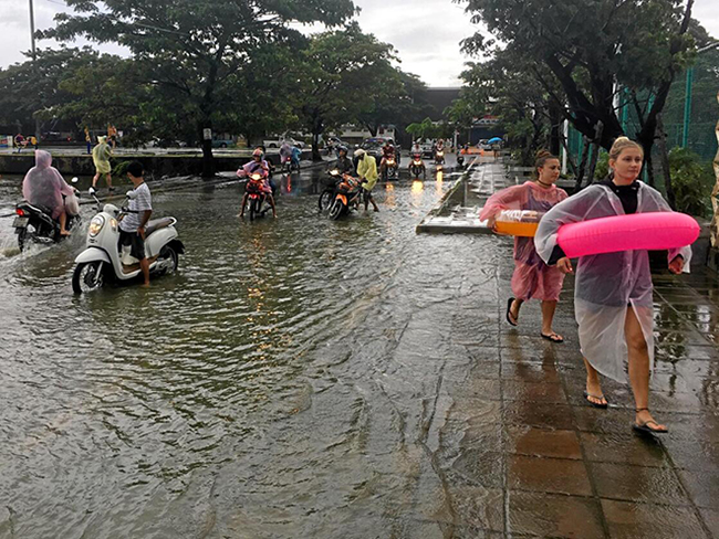 Cứ phải chuẩn bị phao cho an toàn nhé.
