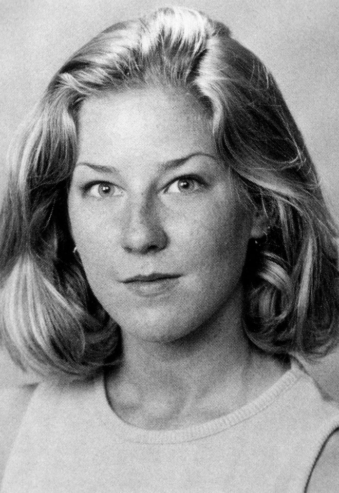 Cô nữ sinh Adrianne Jones