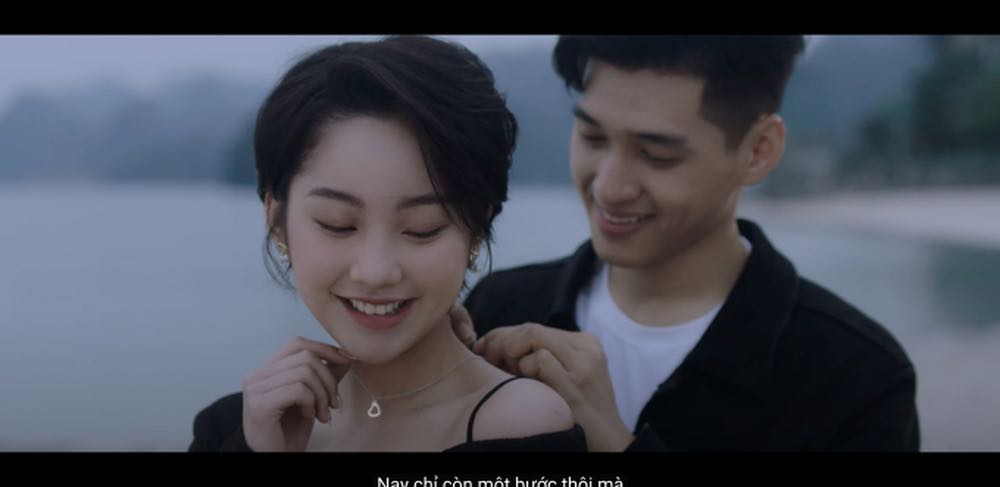 Cô nàng từng tham gia diễn xuất trong MV "Sau lưng&nbsp;anh có ai kìa" của Thiều Bảo Trâm và được nhiều khán giả nhận xét khá giống Hải Tú.