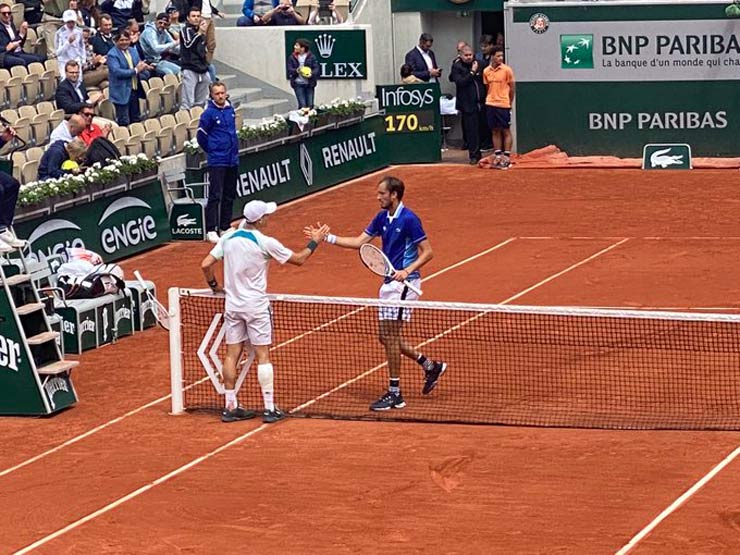 Hạt giống số 2 Daniil Medvedev có trận đấu ra quân khá suôn sẻ ở Roland Garros năm nay khi đối đầu Facundo Bagnis