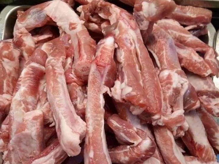 Sườn que siêu rẻ, giá 35.000 đồng/kg tràn ngập chợ mạng