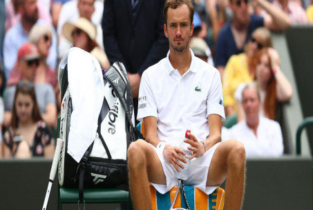 Sếp lớn Wimbledon bay sang Pháp điều đình, Medvedev có dự Grand Slam sân cỏ?