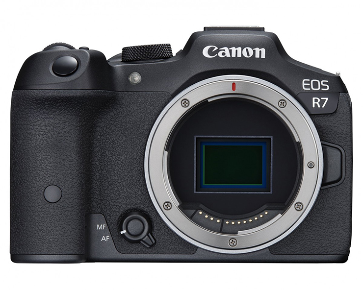 Canon EOS R7.