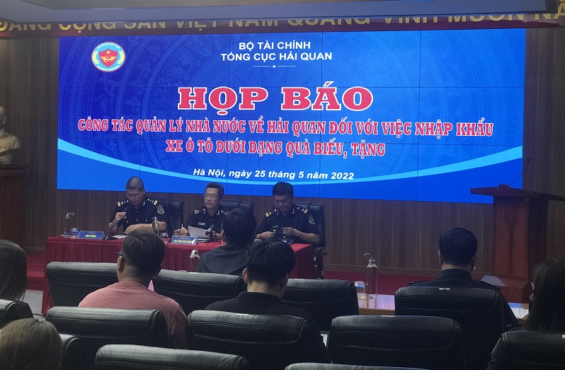 Quang cảnh buổi họp báo tại trụ sở Tổng cục Hải quan vào chiều 25/5.