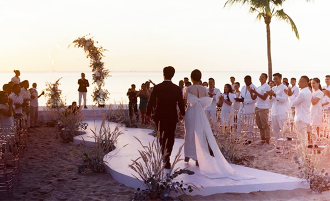 Đám cưới tổ chức sang chảnh trong resort cao cấp cho thấy độ chịu chi của vợ chồng tuyển thủ quốc gia.
