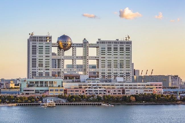 Tòa nhà Fuji TV Building, Odaiba, Tokyo cũng là một trong những địa chỉ cực kỳ thu hút du khách.&nbsp;
