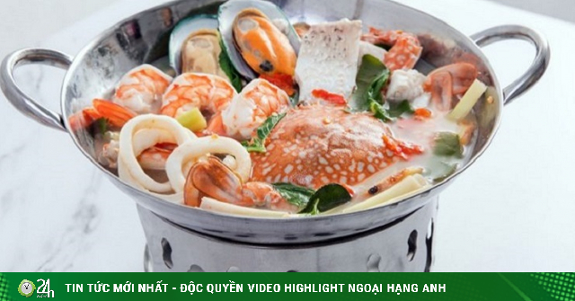 The recipe for seafood sour soup is delicious and extremely nutritious
