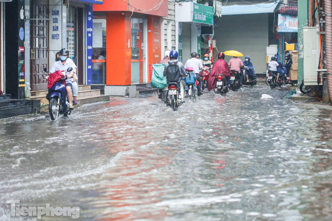 Các phương tiện gặp khó khăn khi lưu thông qua khu vực trên.