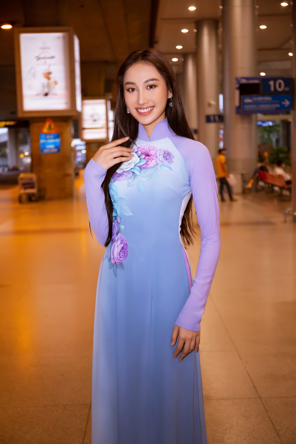 Hoa khôi Miền Trung Đoàn Hồng Trang đọ sắc vóc Miss Global 2019 tại sân bay - 5