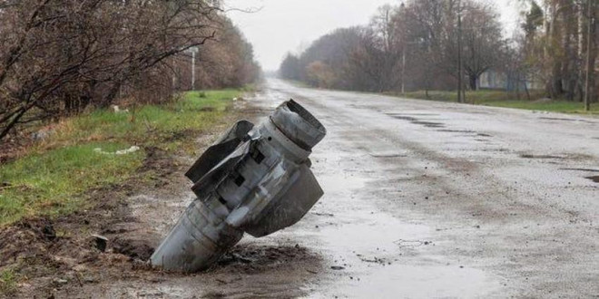 Một tên lửa chưa nổ của Nga ở Ukraine hôm 22-4. Ảnh: Mykhaylo Palinchak/Getty Images