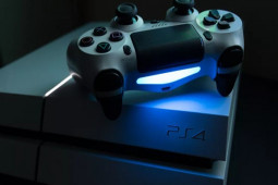 Nếu đang đắn đo mua PS4 hay PS5, game thủ phải biết điều này