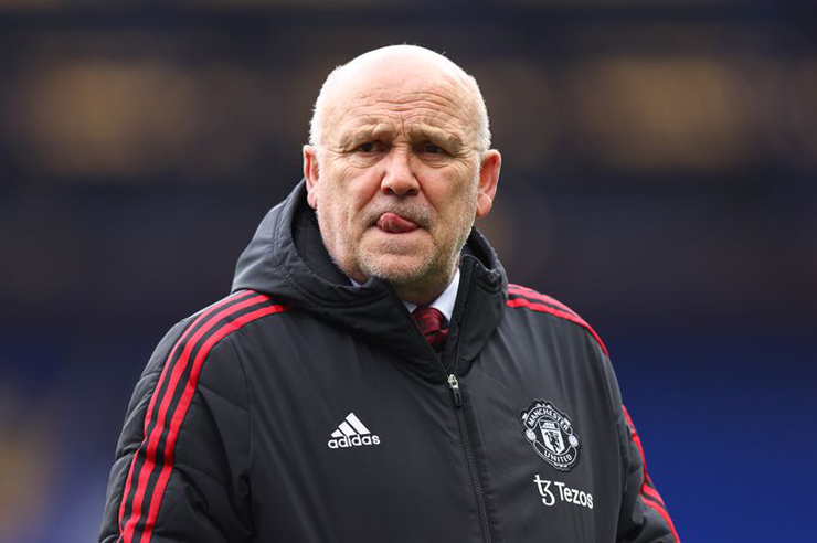 Mike Phelan sẽ rời MU dù mới gia hạn hợp đồng hồi tháng 10/2021