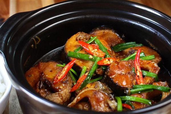 Cá trê kho tộ là món ăn vô cùng hấp dẫn. (Ảnh minh họa)
