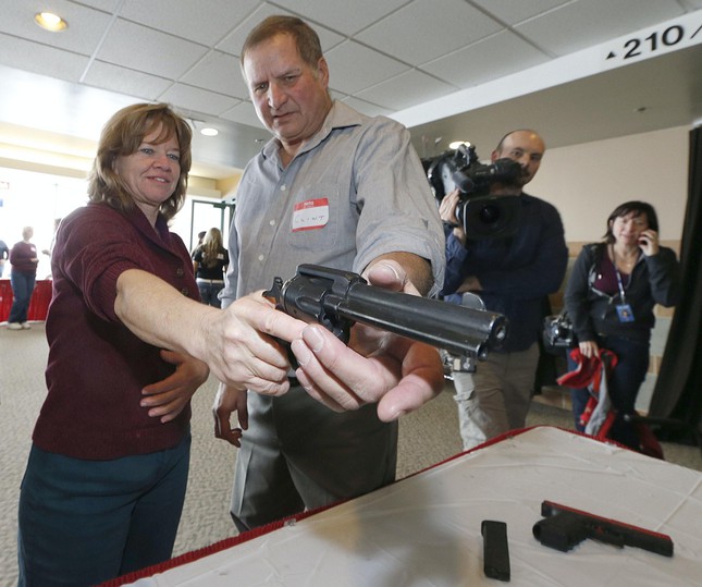Nữ giáo viên bang Utah được huấn luyện sử dụng súng