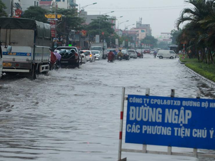 Miền Bắc hứng mưa lớn hiếm gặp trong tháng 5, cảnh báo một năm thiên tai bất thường