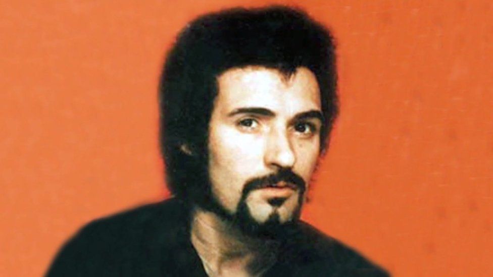 Peter Sutcliffe bị tuyên 20 án chung thân.