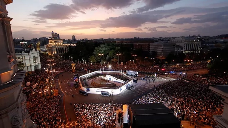 Quảng trường&nbsp;Plaza de Cibeles, nơi các cầu thủ Real Madrid chia vui với người hâm mộ