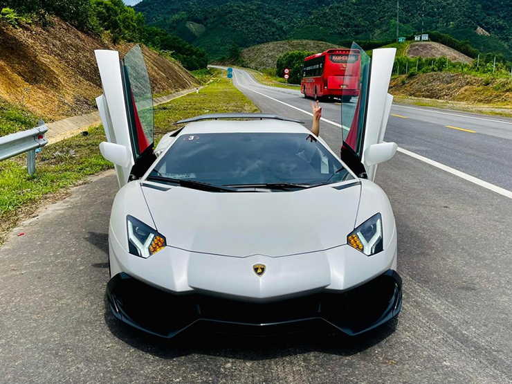 Lamborghini Aventador LP720-4 50th Anniversario về tay chủ mới tại Huế