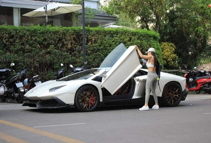 Lamborghini Aventador LP720-4 50th Anniversario về tay chủ mới tại Huế - 2