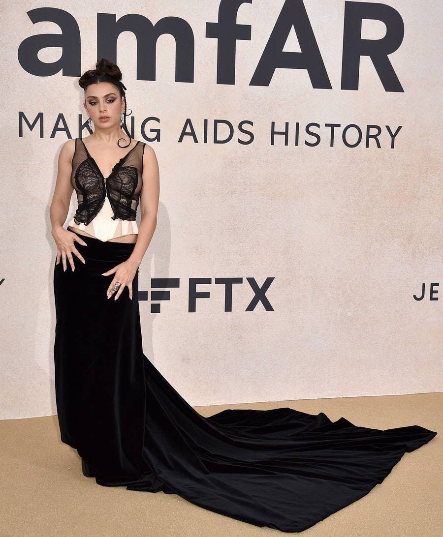 Charli XCX trong Jean Paul Gaultier Haute Couture