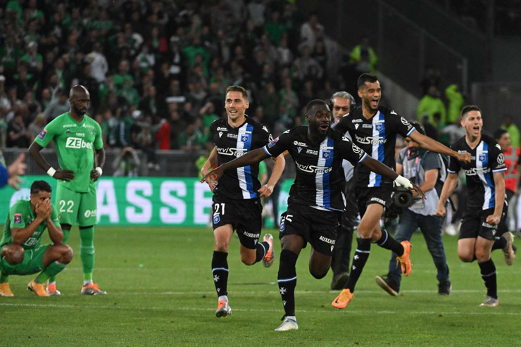 "Quỷ xanh" Saint Etienne thua đau đớn Auxerre và phải xuống hạng sau gần 2 thập kỷ
