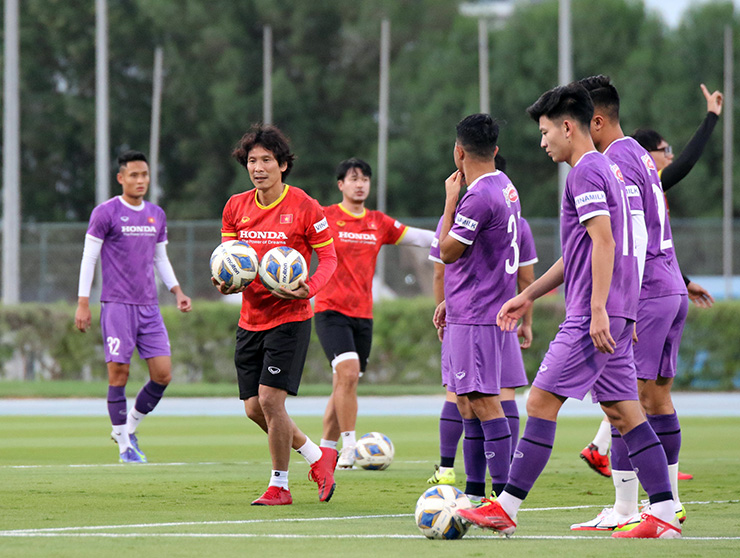 HLV Gong Oh Kyun chốt danh sách U23 Việt Nam dự vòng chung kết U23 châu Á 2022 ngay khi toàn đội đặt chân đến Uzbekistan.