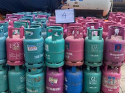 Thị trường - Tiêu dùng - Phát hiện công ty sang chiết gas số lượng lớn giả tem mác thương hiệu