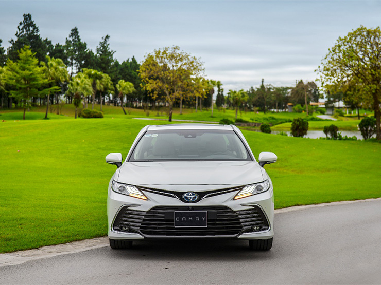 “Vua doanh số” Toyota Camry 2022 chinh phục doanh nhân trẻ bằng thiết kế và công nghệ hiện đại