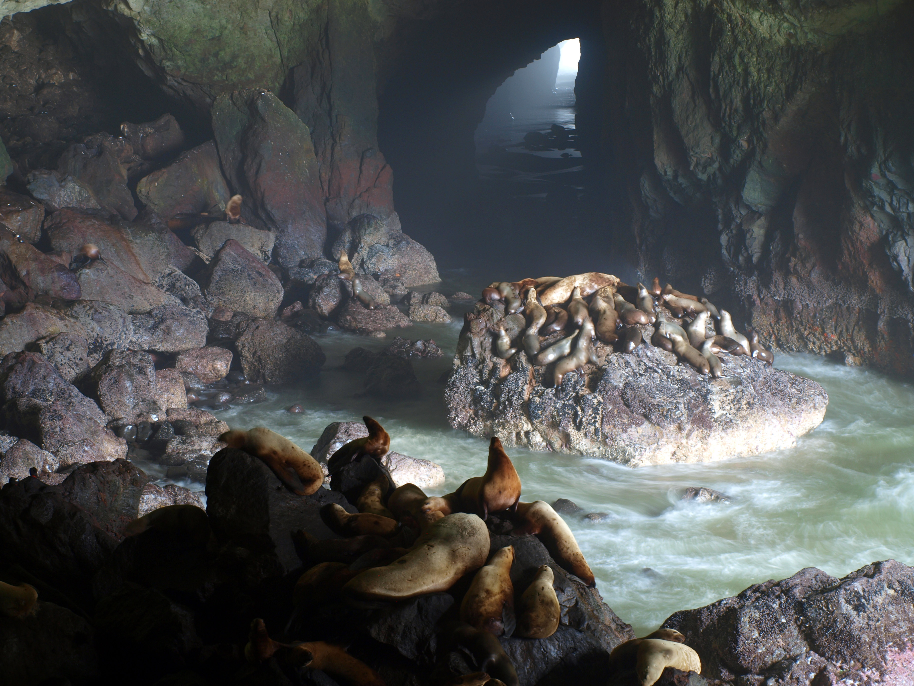10 hang động ngập nước đẹp nhất thế giới khiến du khách thốt không nên lời - 3