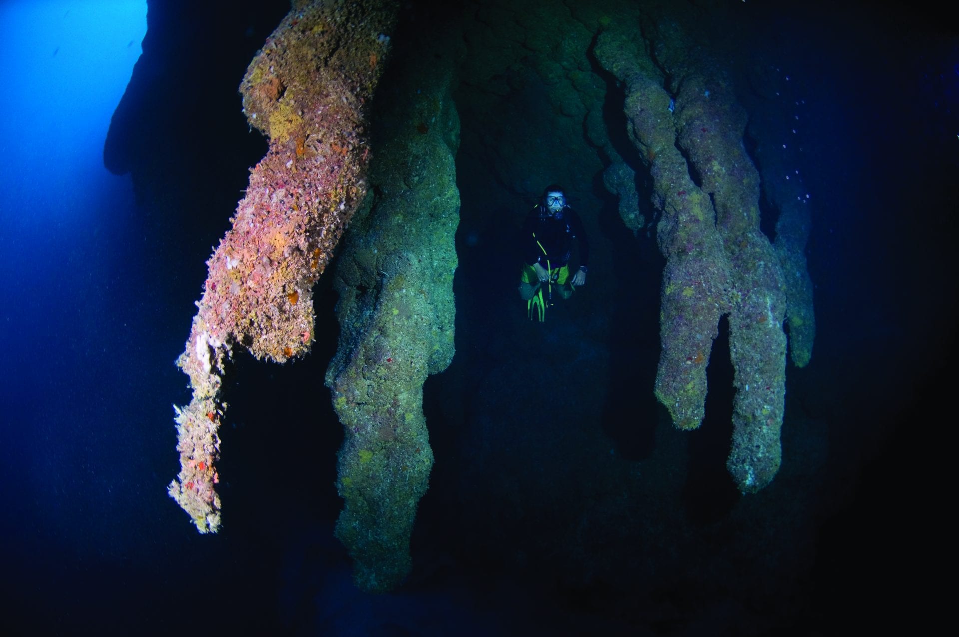 10 hang động ngập nước đẹp nhất thế giới khiến du khách thốt không nên lời - 5