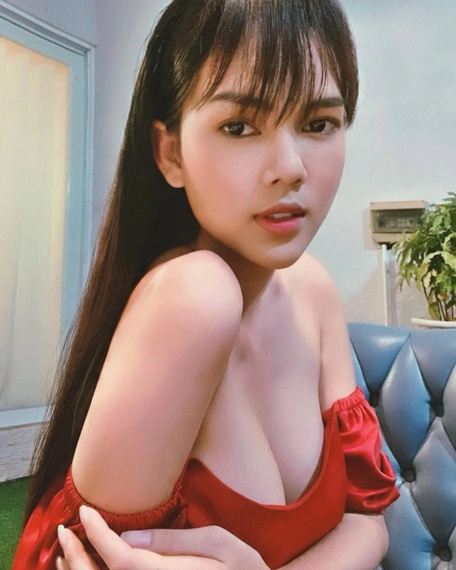 Lê Ngọc Trinh sinh năm 1996, quê gốc Cần Thơ, tham gia showbiz với vai trò diễn viên, người mẫu.
